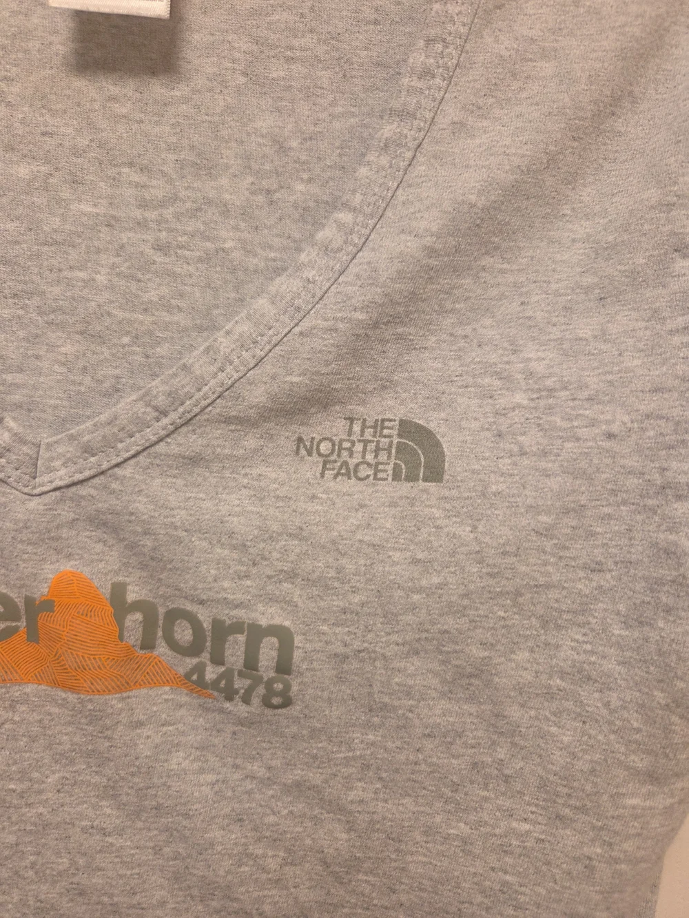 The North Face Light Gray V‑Neck Tee with Small Logo - Picture 2 of 4